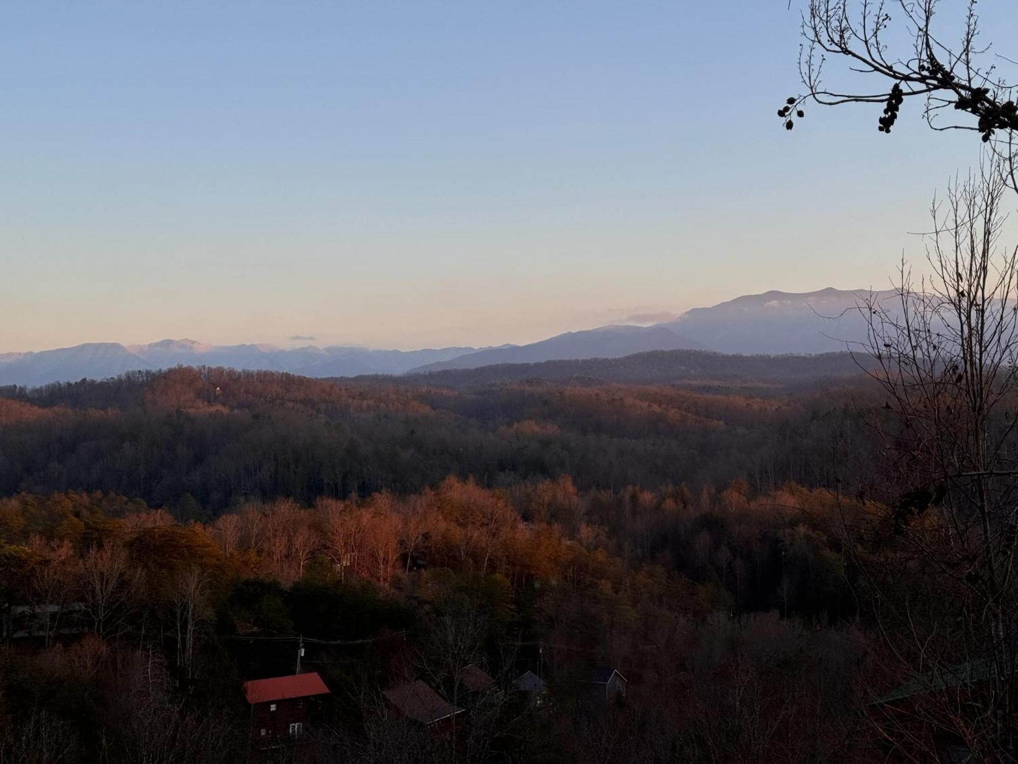 Smoky Paws - Exceptional Cabin, Stunning Mountain Views, Hot Tub, Tranquil, Gigabit Internet, Free L2 Ev Pigeon Forge Eksteriør billede