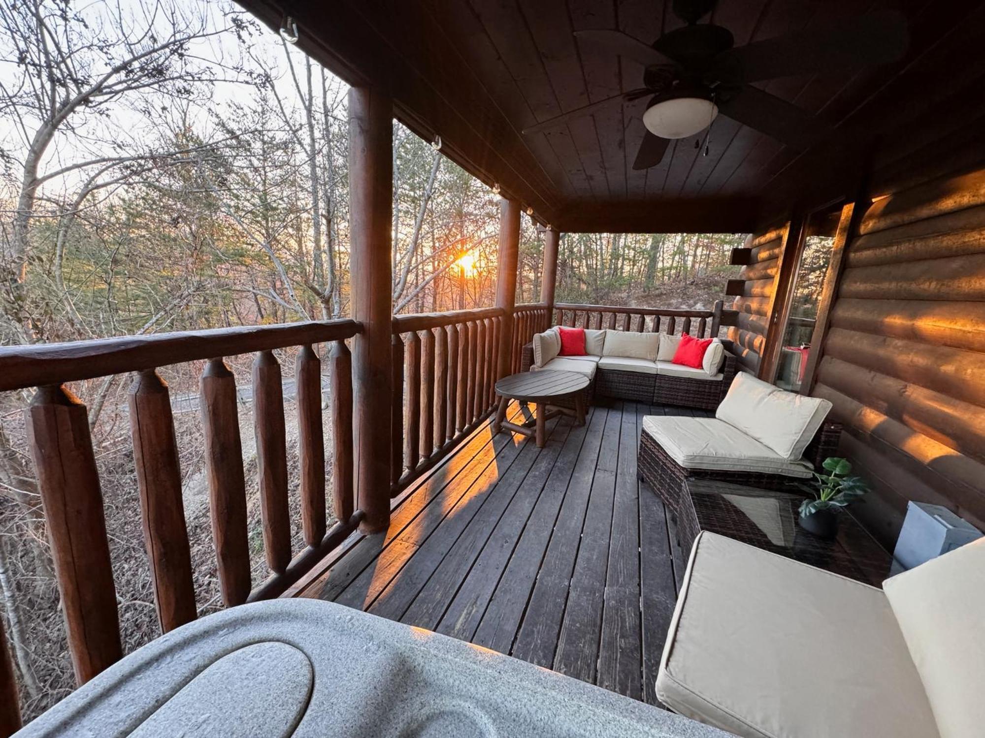 Smoky Paws - Exceptional Cabin, Stunning Mountain Views, Hot Tub, Tranquil, Gigabit Internet, Free L2 Ev Pigeon Forge Eksteriør billede