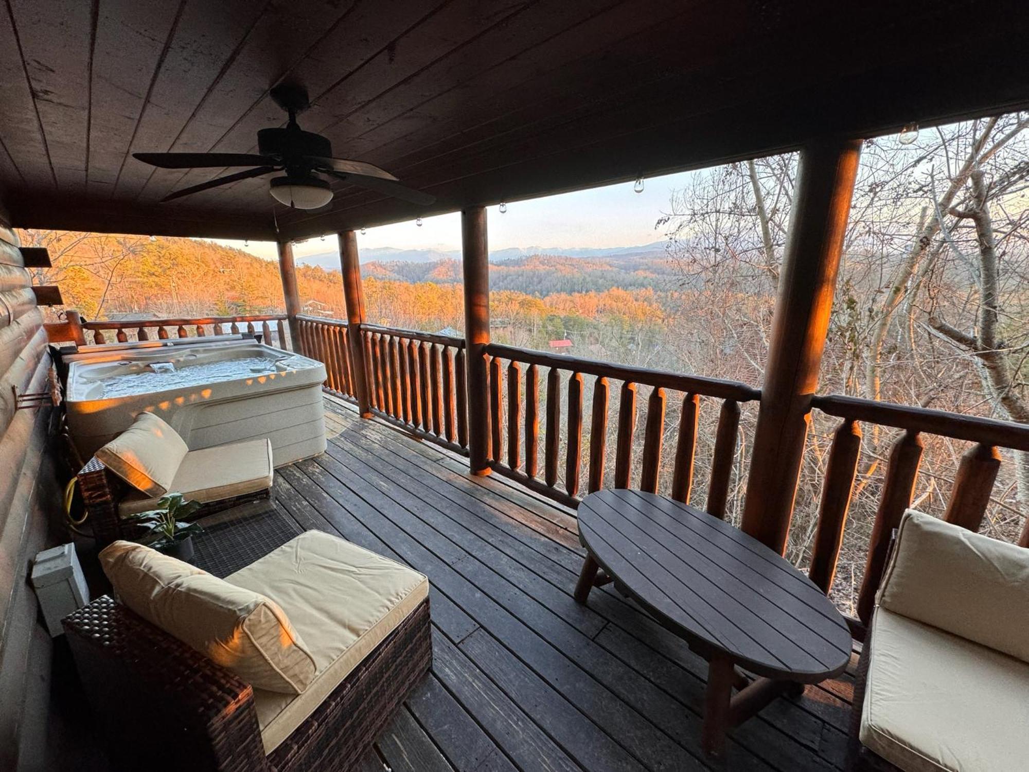 Smoky Paws - Exceptional Cabin, Stunning Mountain Views, Hot Tub, Tranquil, Gigabit Internet, Free L2 Ev Pigeon Forge Eksteriør billede