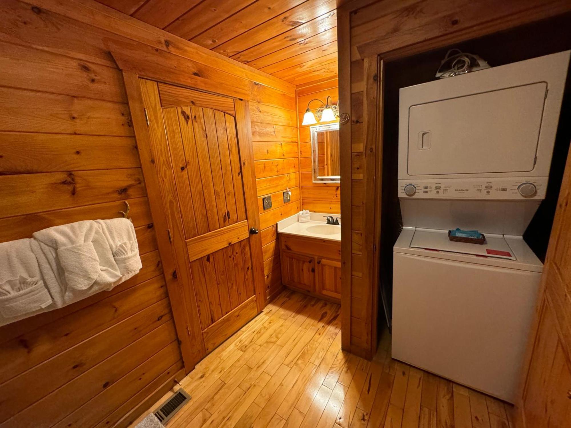 Smoky Paws - Exceptional Cabin, Stunning Mountain Views, Hot Tub, Tranquil, Gigabit Internet, Free L2 Ev Pigeon Forge Eksteriør billede